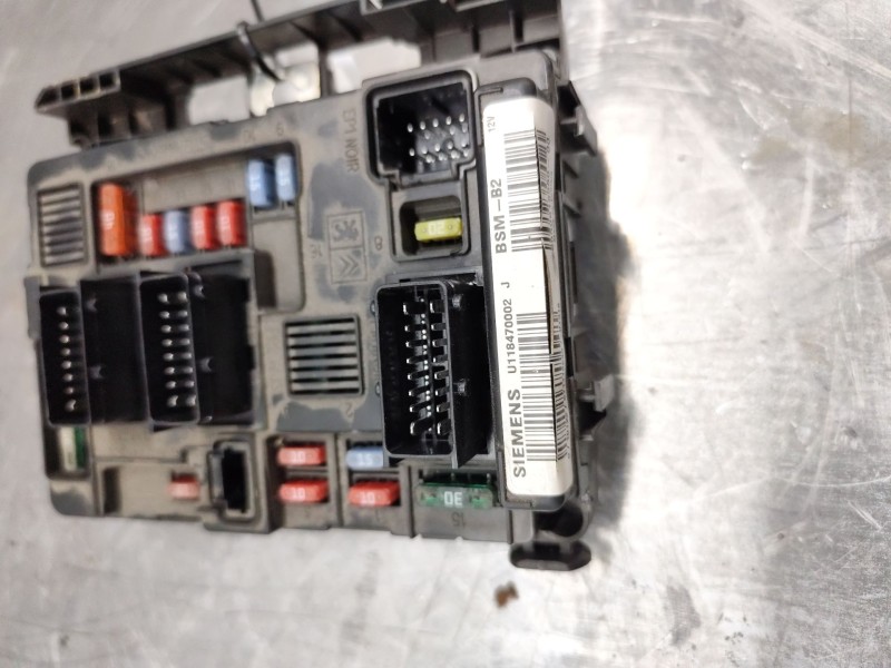 Recambio de caja reles / fusibles para citroën berlingo 1.6 16v hdi referencia OEM IAM 965061858000  