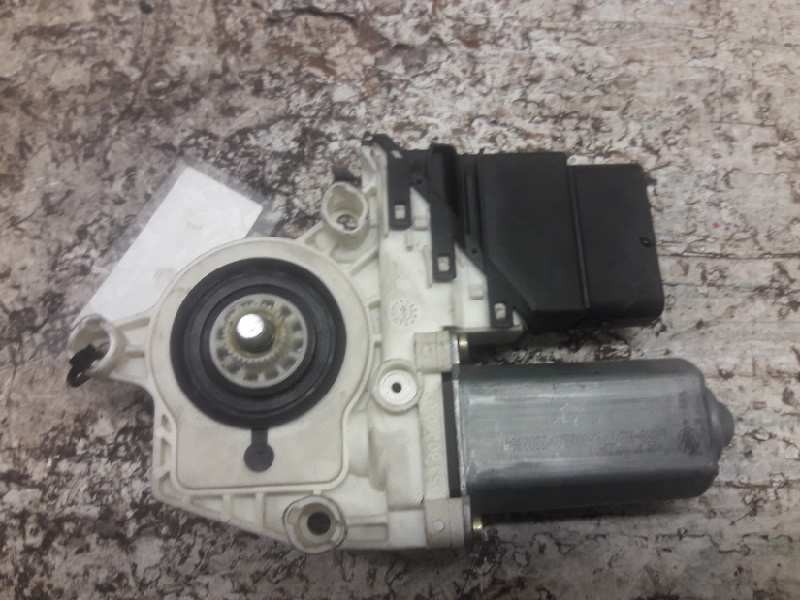 Recambio de motor elevalunas trasero derecho para volkswagen golf iv berlina (1j1) conceptline referencia OEM IAM 9776105407301 
