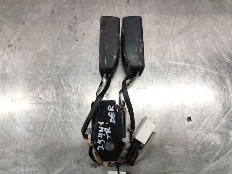 Recambio de enganche de cinturon trasero central para mazda cx-5 (kf) 2.2 d referencia OEM IAM   