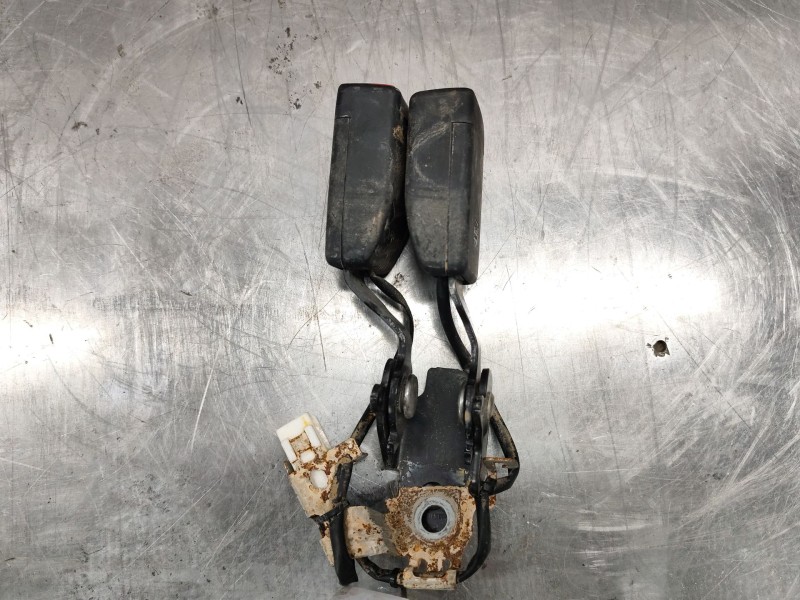 Recambio de enganche de cinturon trasero central para mazda cx-5 (kf) 2.2 d referencia OEM IAM   