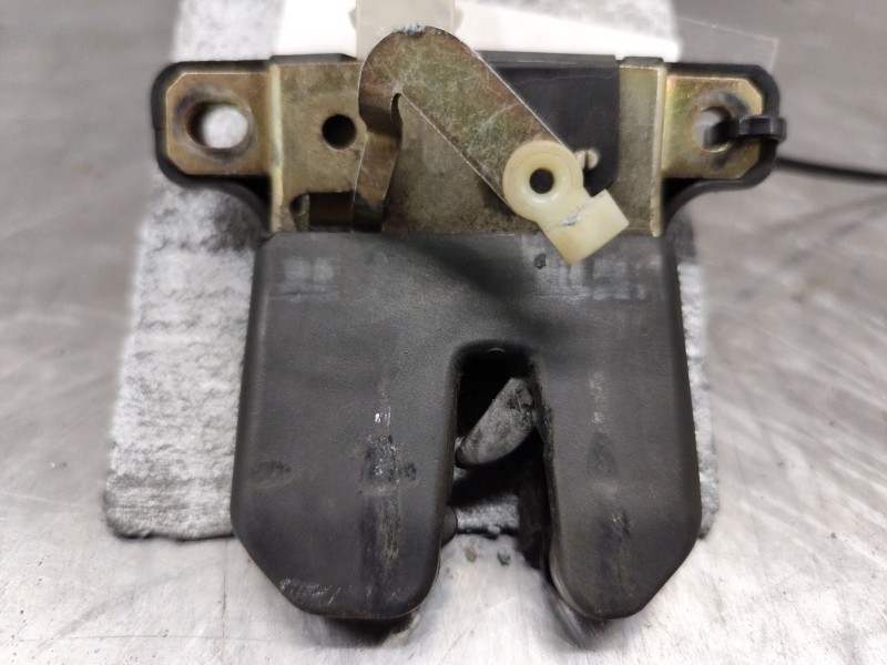 Recambio de cerradura maletero / porton para seat toledo ii (1m2) 1.9 tdi referencia OEM IAM 8D5827505D  