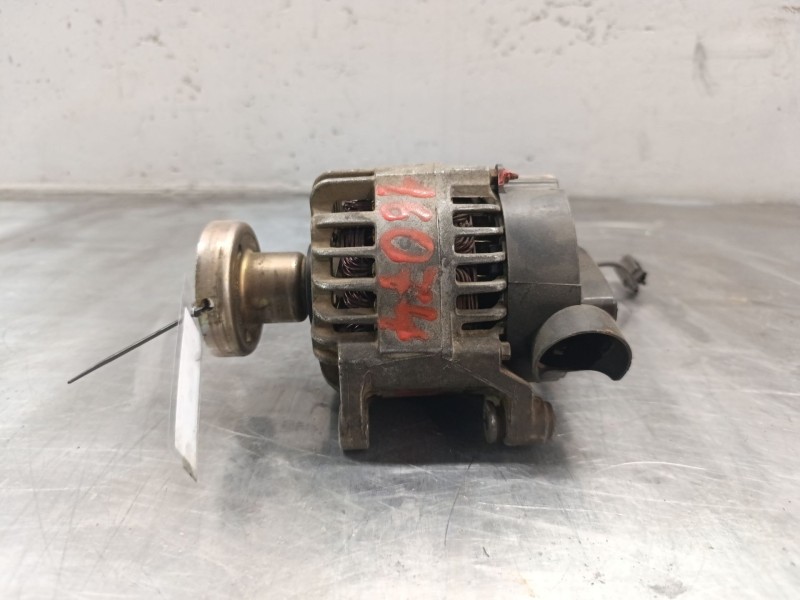 Recambio de alternador para ford fiesta berlina referencia OEM IAM 63321711B  