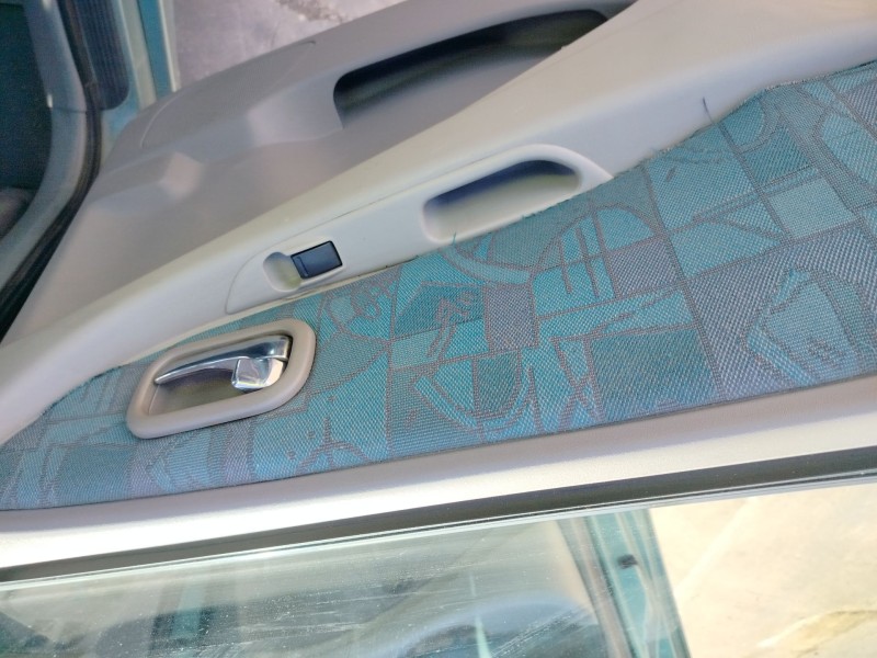 nissan almera tino (v10m) del año 2001