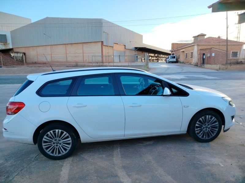 opel astra j sports tourer (p10) del año 2013