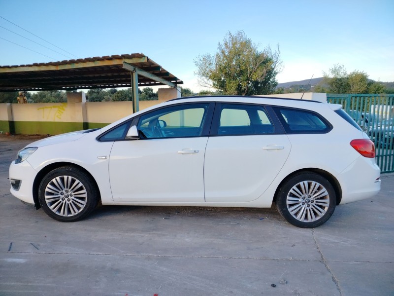 opel astra j sports tourer (p10) del año 2013