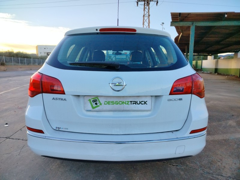 opel astra j sports tourer (p10) del año 2013