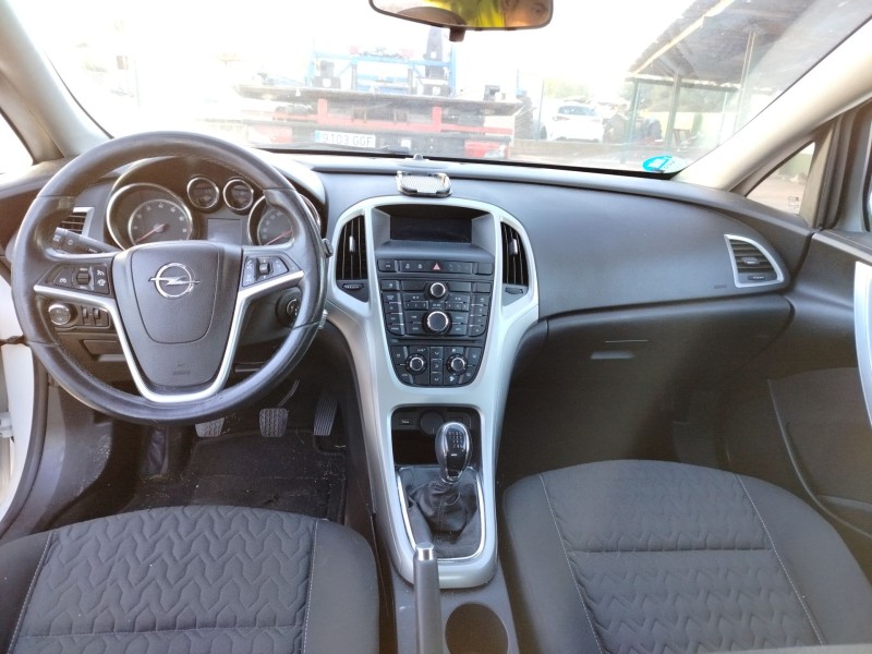 opel astra j sports tourer (p10) del año 2013