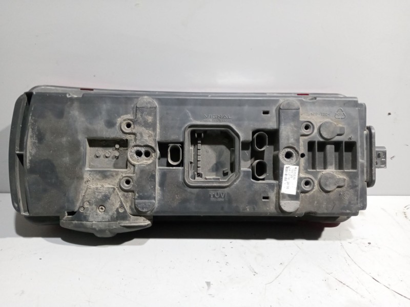 Recambio de piloto trasero derecho para daf serie xf105.xxx 12.9 diesel referencia OEM IAM 1875578  