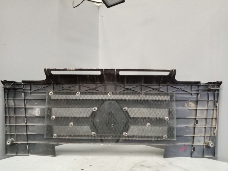 Recambio de rejilla delantera central para renault magnum ab 2005 12.8 diesel referencia OEM IAM 5010468565  
