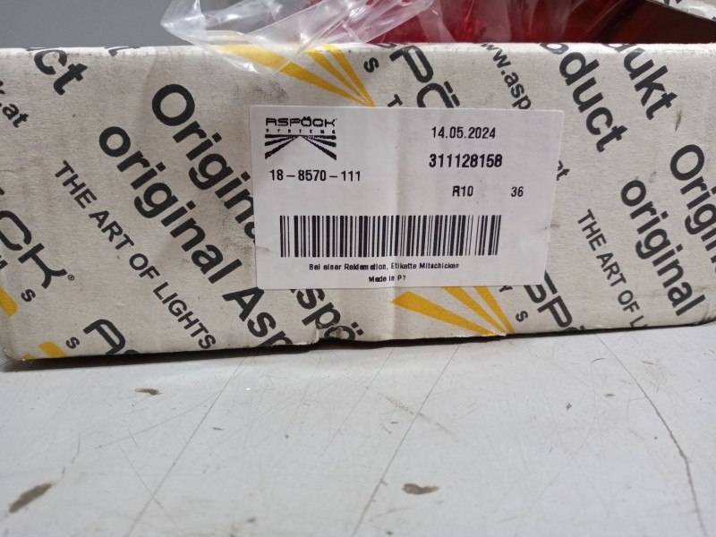 Recambio de piloto trasero izquierdo para montenegro rpvc 2gc referencia OEM IAM  TULIPA IZQUIERDA PILOTO UNIVERSAL PLATAFORMA