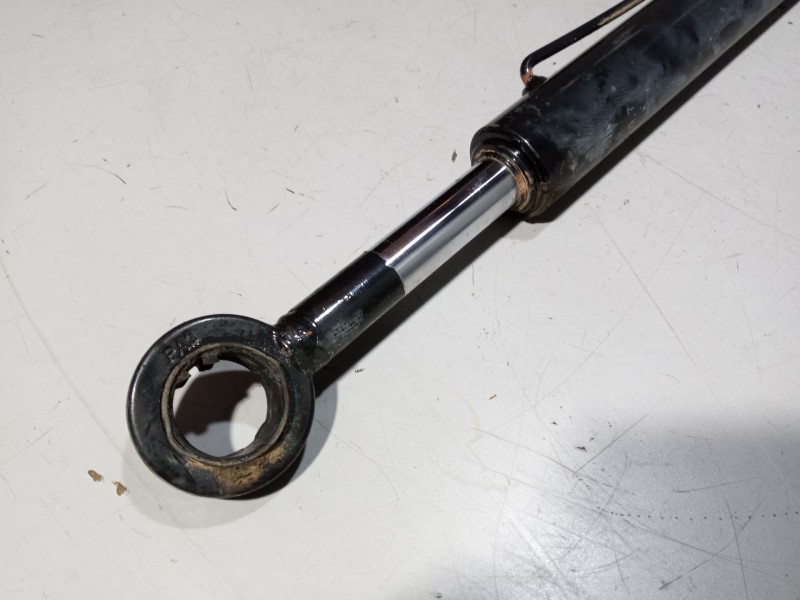 Recambio de brazo elevacion cabina para man tgx 18.xxx 12.4 diesel referencia OEM IAM 81417236124  