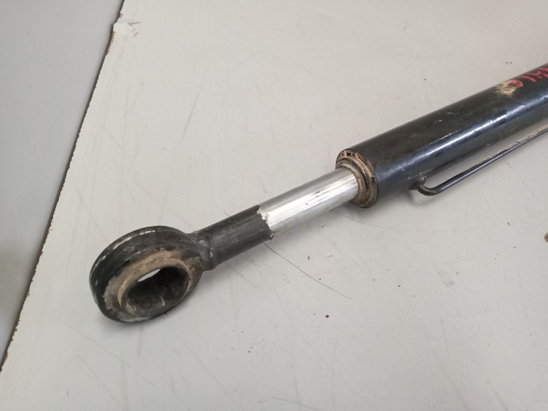 Recambio de brazo elevacion cabina para man tgx 18.xxx 12.4 diesel referencia OEM IAM 81417236124  81417236138