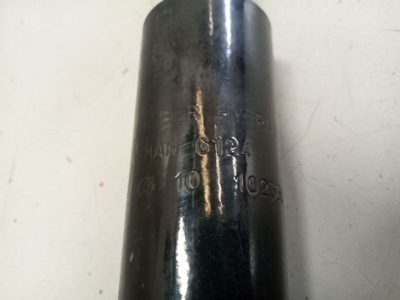 Recambio de brazo elevacion cabina para man tgx 18.xxx 12.4 diesel referencia OEM IAM 81417236124  81417236138