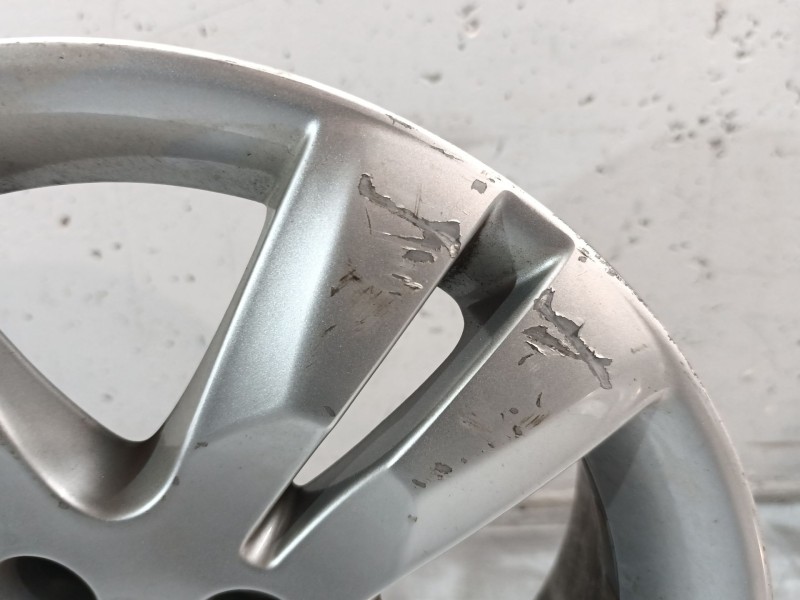 Recambio de llanta para peugeot 5008 referencia OEM IAM 7J X 17 CH4 29 4 TORNILLOS 9675498677