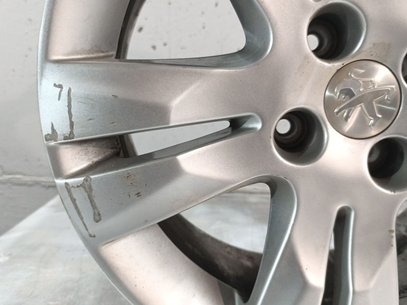 Recambio de llanta para peugeot 5008 referencia OEM IAM 7J X 17 CH4 29 4 TORNILLOS 9675498677