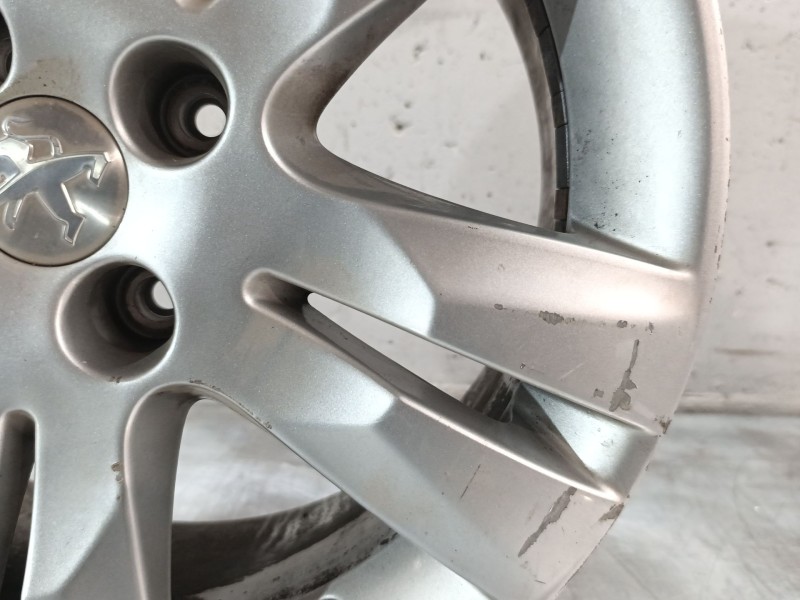 Recambio de llanta para peugeot 5008 referencia OEM IAM 7J X 17 CH4 29 4 TORNILLOS 9675498677