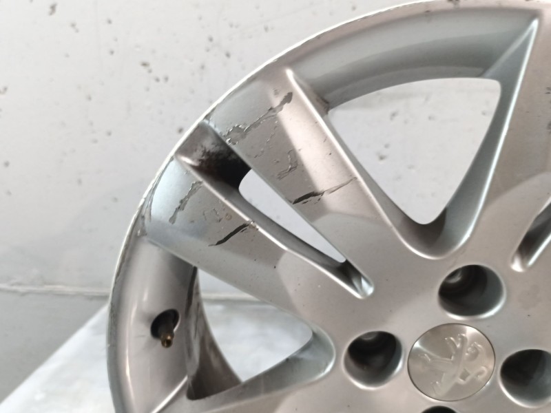 Recambio de llanta para peugeot 5008 referencia OEM IAM 7J X 17 CH4 29 4 TORNILLOS 9675498677