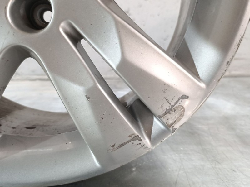 Recambio de llanta para peugeot 5008 referencia OEM IAM 7J X 17 CH4 29 4 TORNILLOS 9675498677