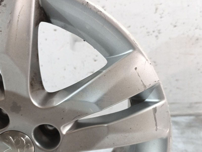 Recambio de llanta para peugeot 5008 referencia OEM IAM 7J X 17 CH4 29 4 TORNILLOS 9675498677