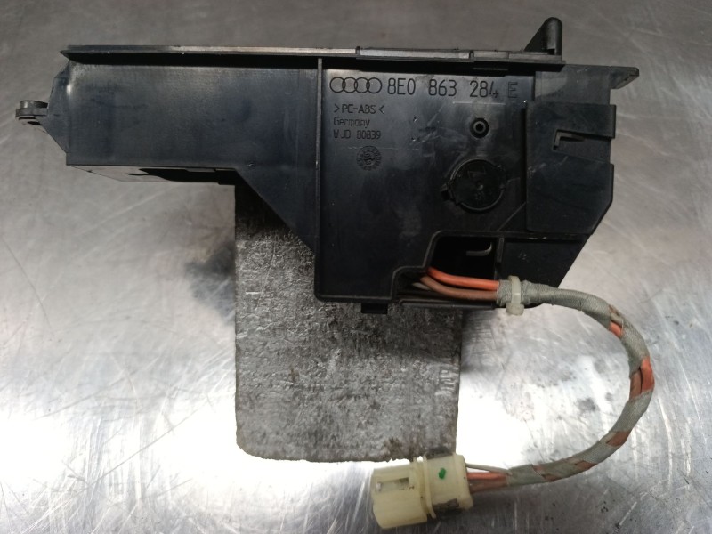 Recambio de encendedor para audi a4 berlina (8e) 2.5 tdi quattro (132kw) referencia OEM IAM 8E0863284E  