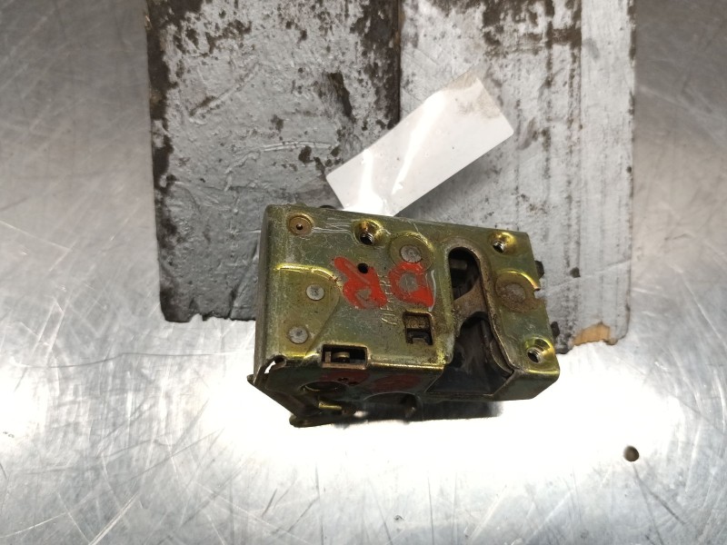 Recambio de cerradura puerta delantera derecha para peugeot 205 berlina 1.1 mito referencia OEM IAM   