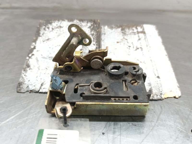 Recambio de cerradura puerta delantera derecha para peugeot 205 berlina 1.1 mito referencia OEM IAM   