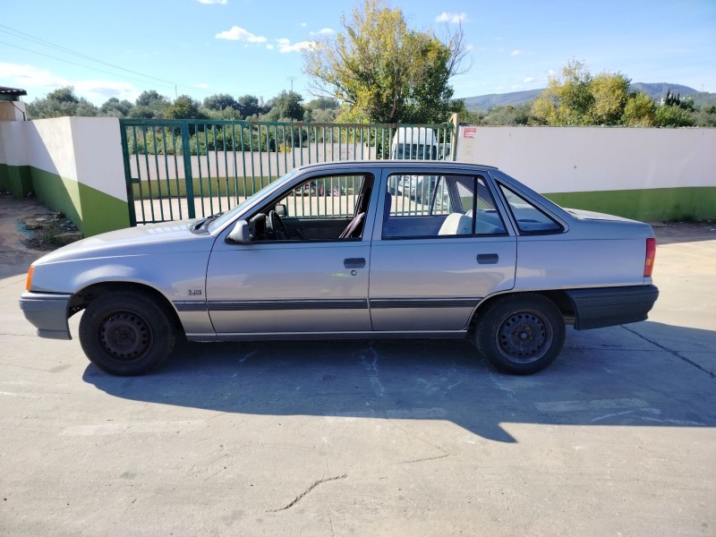 opel kadett e del año 1989