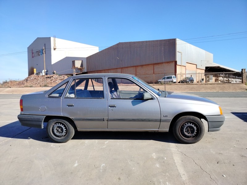 opel kadett e del año 1989