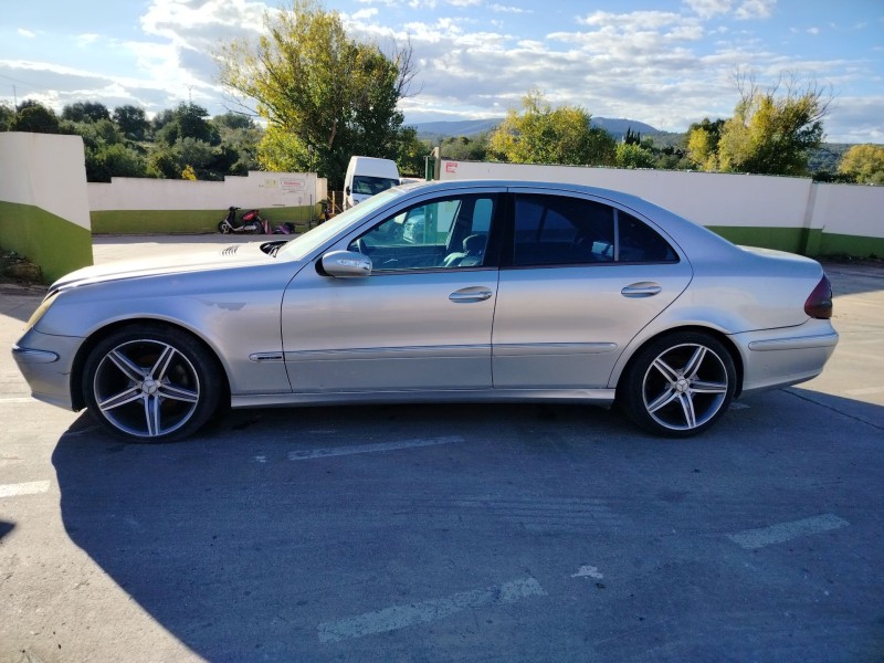 mercedes-benz clase e (w211) berlina del año 2008