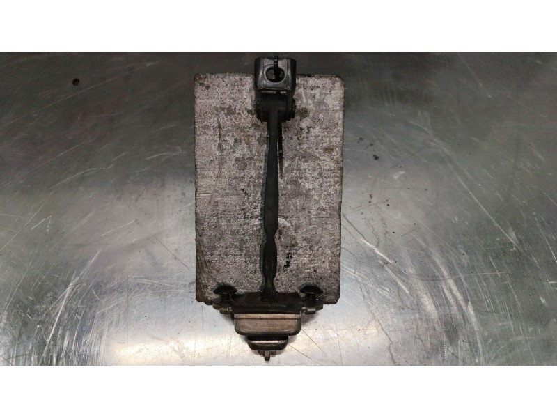 Recambio de retenedor puerta para skoda octavia ii combi (1z5) 2.0 tdi 4x4 referencia OEM IAM   