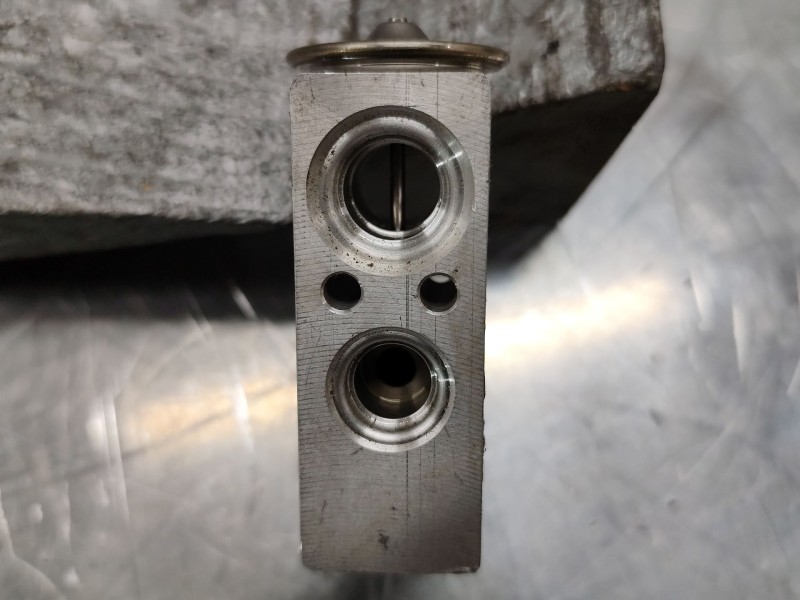 Recambio de valvula expansion para peugeot 208 i (ca_, cc_) 1.2 thp 110 referencia OEM IAM 670730LA  