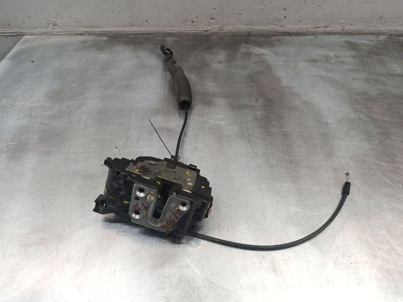 Recambio de cerradura puerta trasera derecha para renault megane iii berlina 5 p business referencia OEM IAM 825020002r  