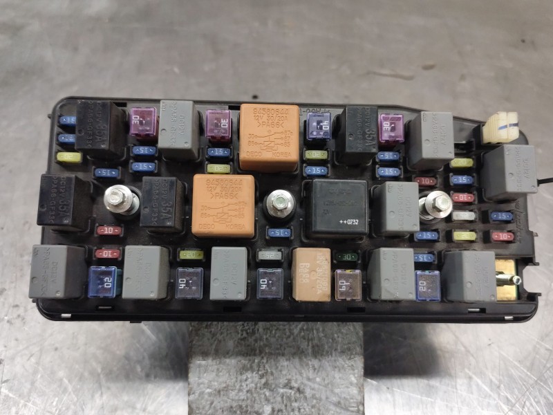 Recambio de caja reles / fusibles para opel antara cosmo 4x4 referencia OEM IAM AK62243  