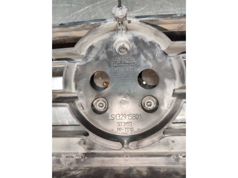 Recambio de rejilla paragolpes central para fiat ducato furgoneta (244_) 2.8 td referencia OEM IAM LS132915801  