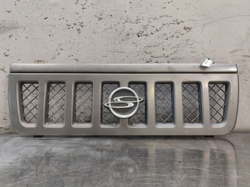 Recambio de rejilla delantera para ssangyong family 2.5 d referencia OEM IAM   