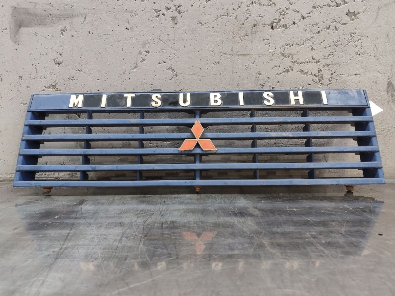 Recambio de rejilla paragolpes delantero para mitsubishi montero (l040) 2500 td (2-ptas.) referencia OEM IAM mb38352730  