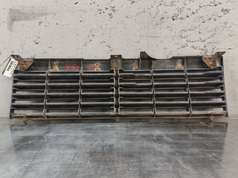 Recambio de rejilla paragolpes delantero para mitsubishi montero (l040) 2500 td (2-ptas.) referencia OEM IAM mb38352730  