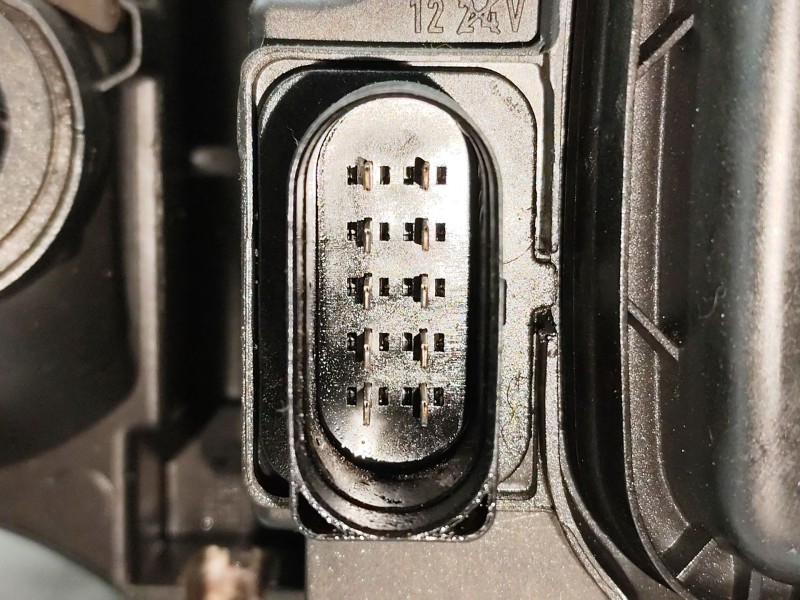 Recambio de faro izquierdo para audi a3 (8p) 2.0 tdi referencia OEM IAM   