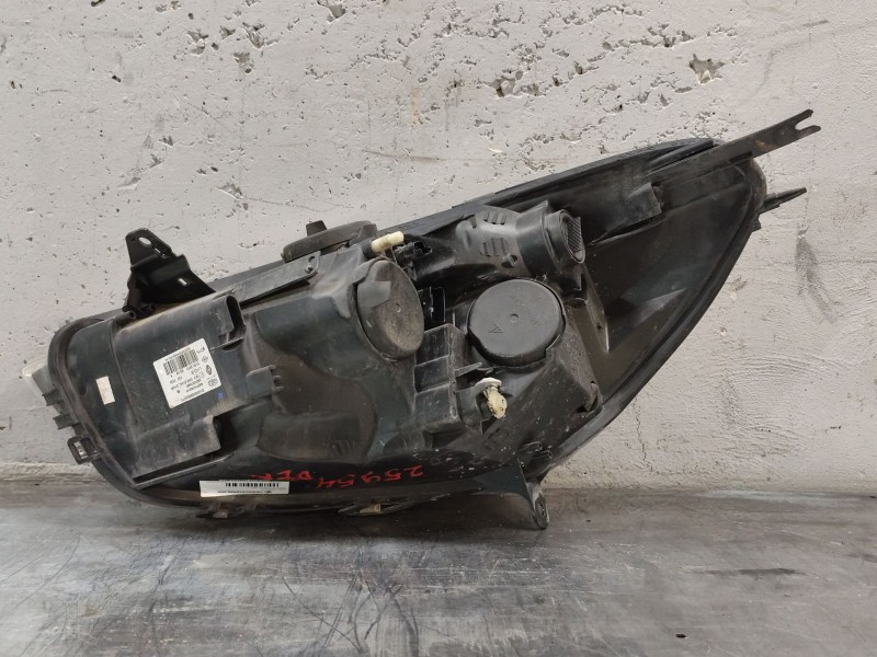 Recambio de faro derecho para renault clio iv (bh_) 0.9 tce 90 referencia OEM IAM 260102796R  