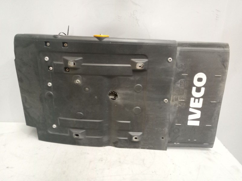 Recambio de guardabarros delantero derecho para iveco eurocargo 05.03  5.9 diesel referencia OEM IAM 504298595  