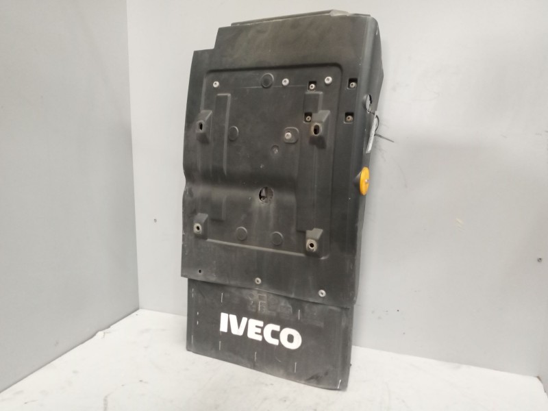 Recambio de guardabarros delantero derecho para iveco eurocargo 05.03  5.9 diesel referencia OEM IAM 504298595  