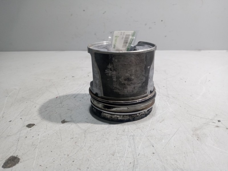 Recambio de piston para renault midlum referencia OEM IAM 7485126579  