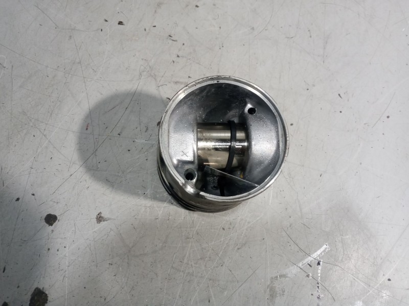 Recambio de piston para renault midlum referencia OEM IAM 7485126579  