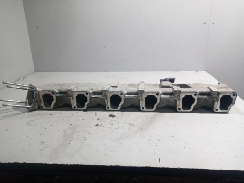 Recambio de colector admision para renault midlum referencia OEM IAM 7421146878 21146878 