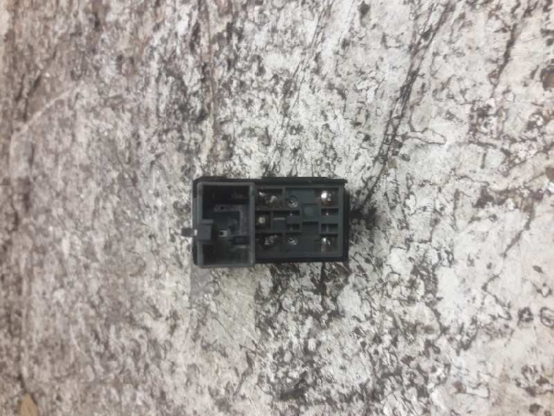 Recambio de mando elevalunas delantero derecho para chevrolet nubira wagon referencia OEM IAM 621W04790 6 PINS 