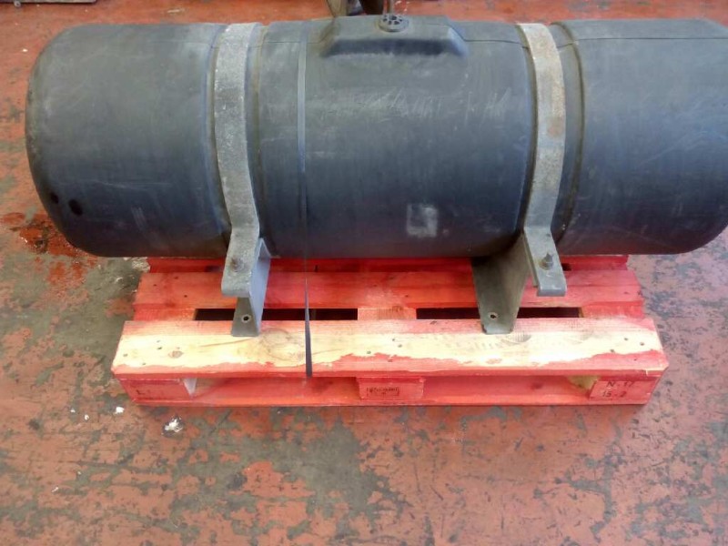 Recambio de deposito combustible para . renault dg320.26 referencia OEM IAM  250 LITROS ESTIMADOS 