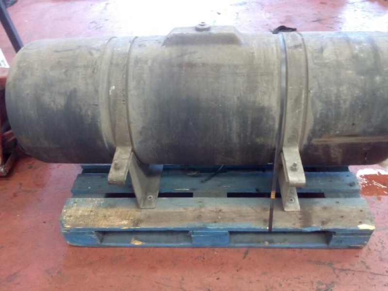 Recambio de deposito combustible para . renault dg320.26 referencia OEM IAM  250 LITROS ESTIMADOS 