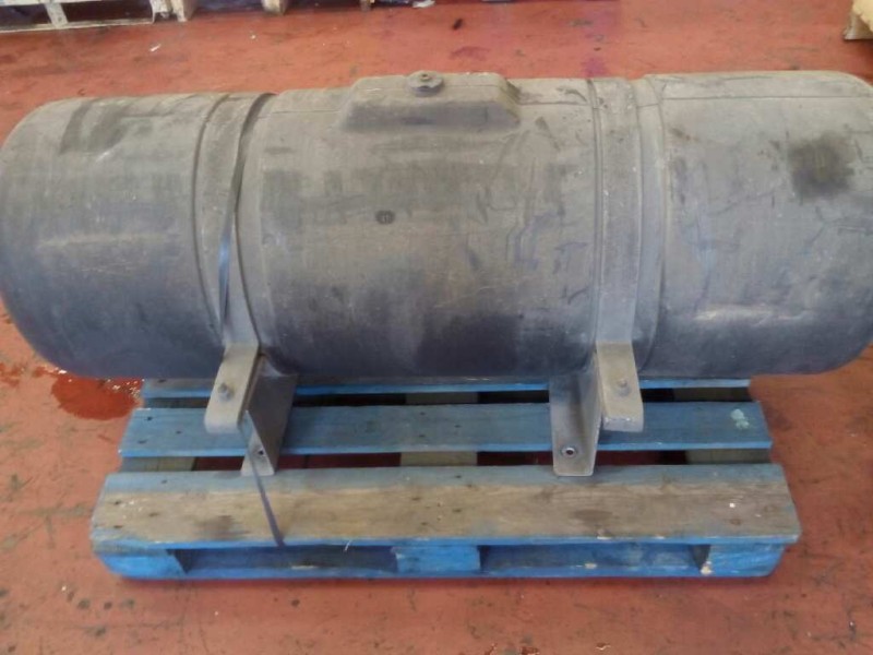 Recambio de deposito combustible para . renault dg320.26 referencia OEM IAM  250 LITROS ESTIMADOS 