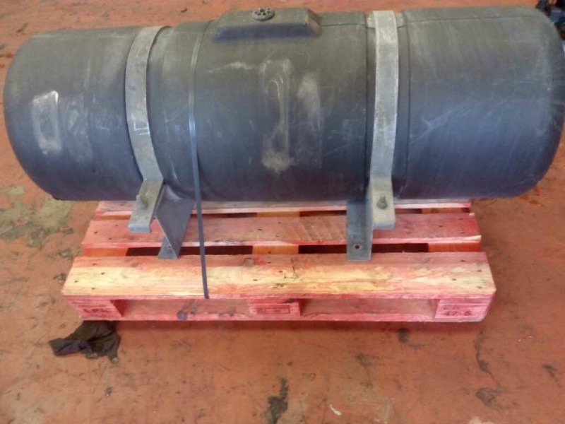 Recambio de deposito combustible para . renault dg320.26 referencia OEM IAM  250 LITROS ESTIMADOS 