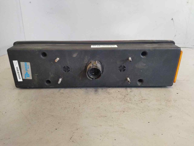 Recambio de piloto trasero izquierdo para . renault dg320.26 referencia OEM IAM   PILOTO UNIVERSAL CAMION